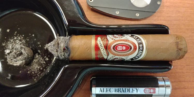 alec bradley cigars guide alec bradley connecticut robusto cigar review by John Pullo